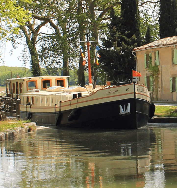 AMOUR River Barge Cruising